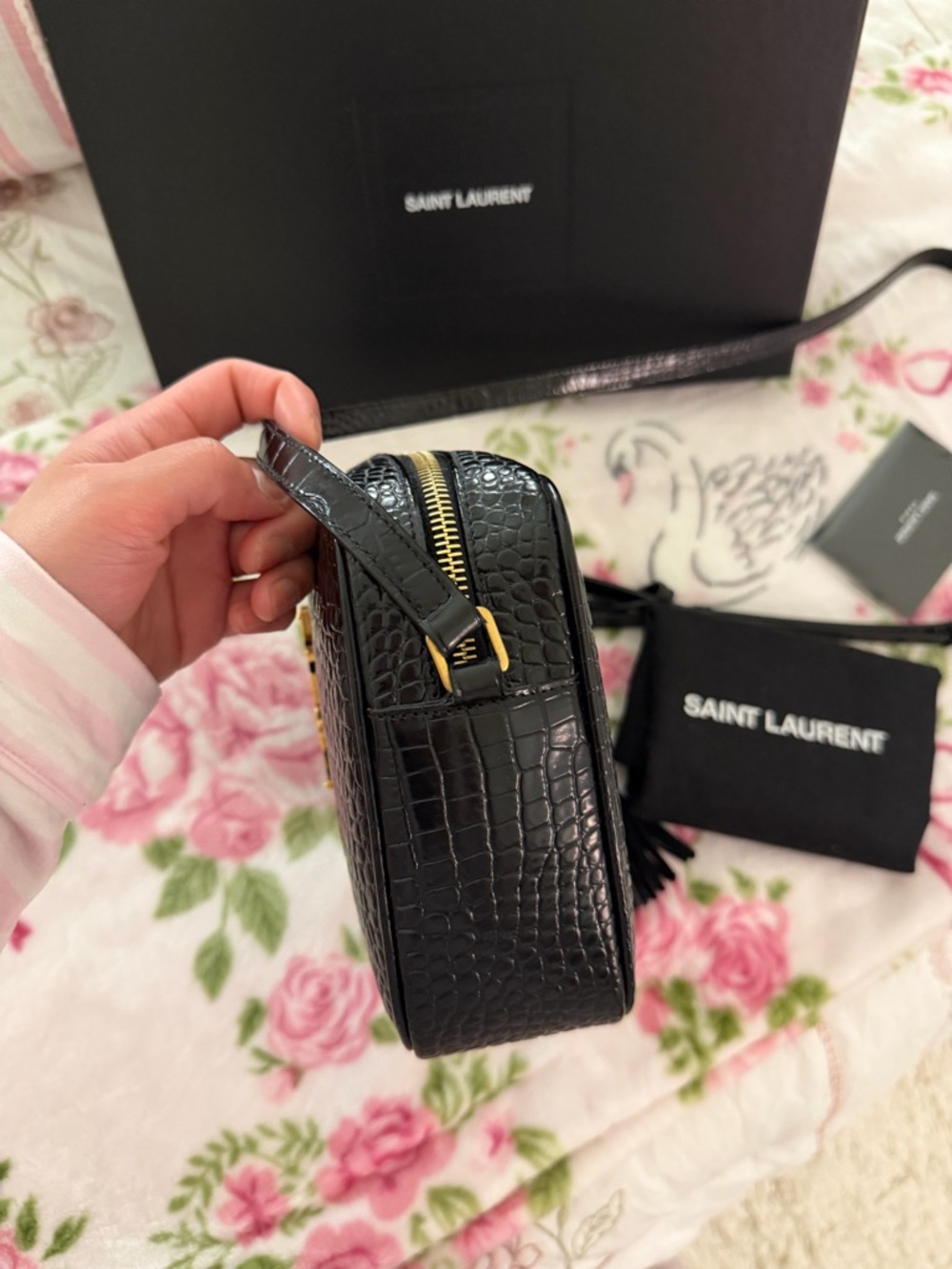 Saint Laurent Black Lou Croc-Embossed Leather Camera Bag - Picture 4 of 6